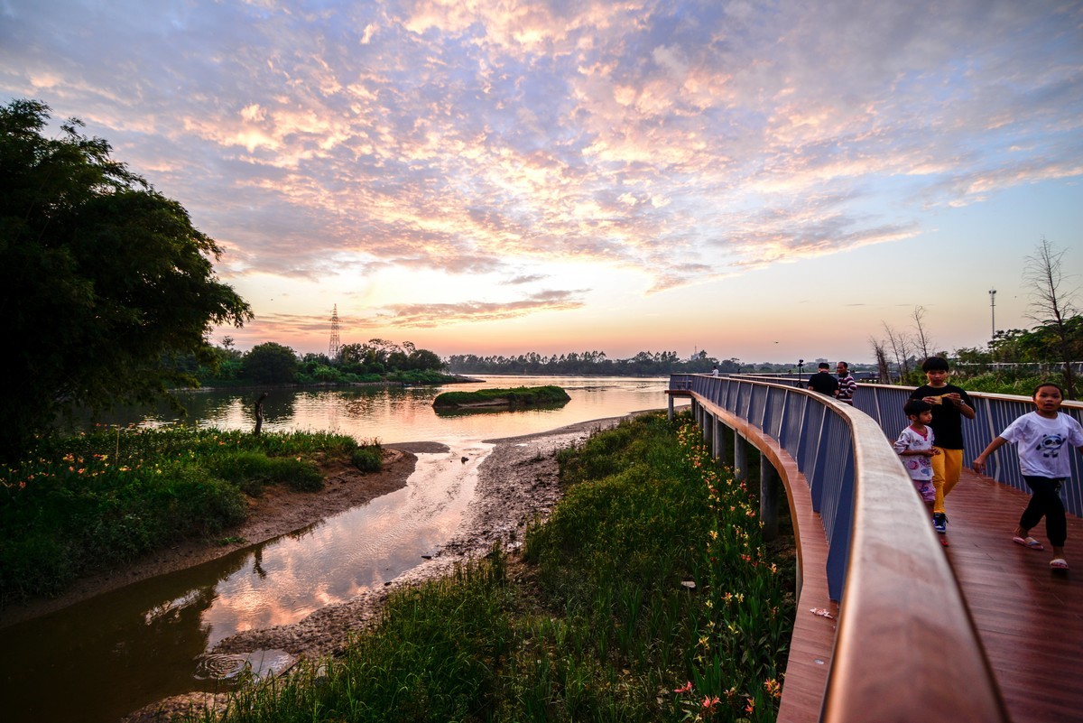 晚霞，阳江市石觉公园日落。