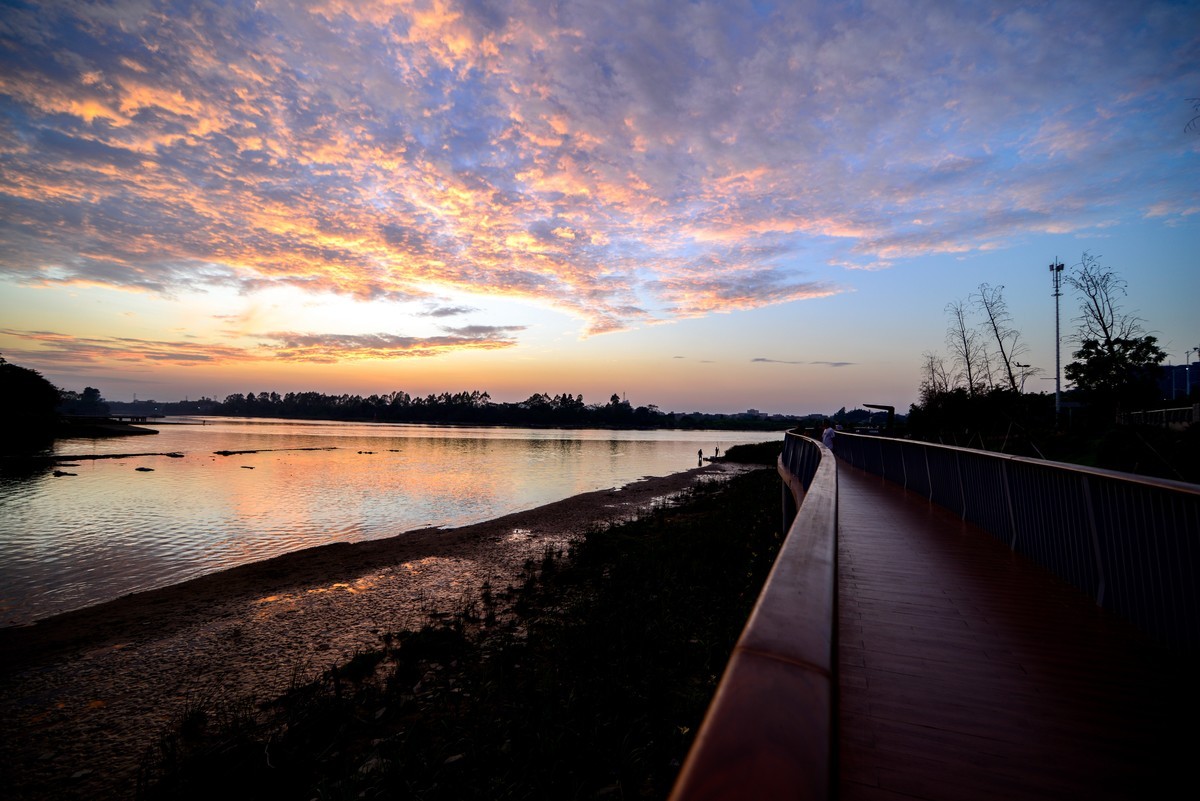 晚霞，阳江市石觉公园日落。