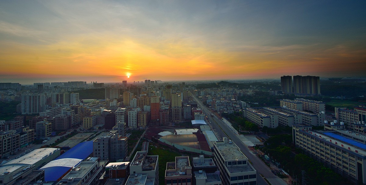 一组楼顶晨光照