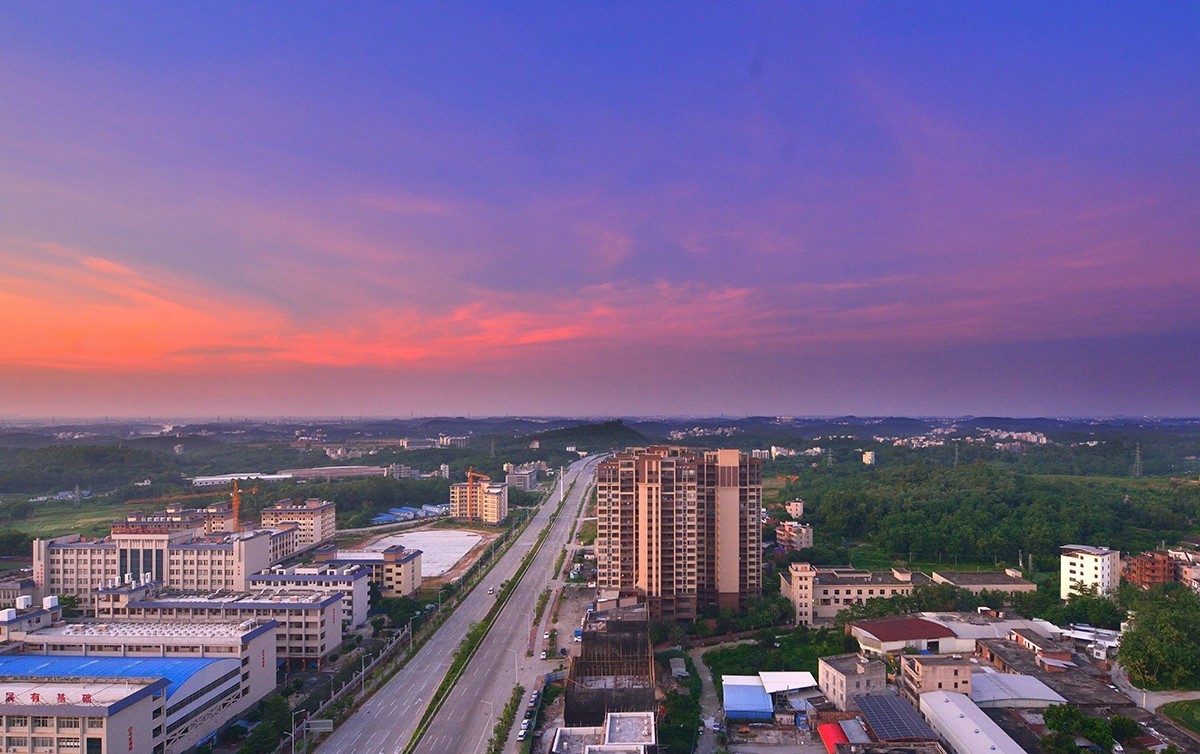 一组楼顶晨光照