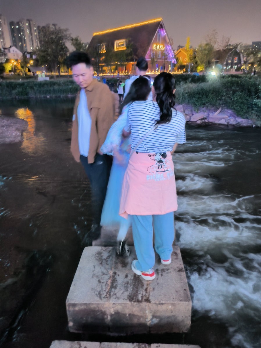 漫步星城 走街串巷（491）溪悦荟示范公园