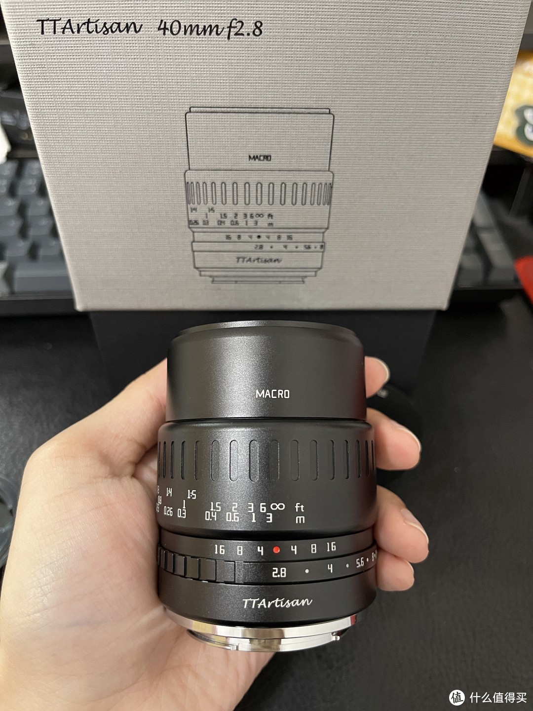 342元买的二手微距镜头，性价比爆棚，覆盖全画幅几乎无暗角，乐高摄影最佳搭档