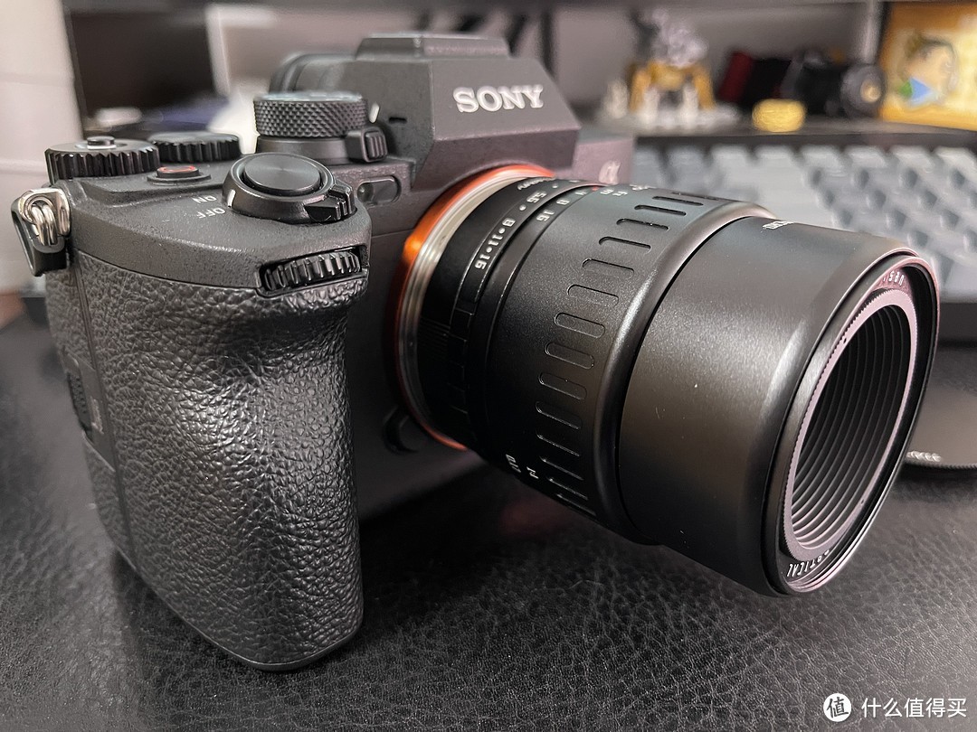 342元买的二手微距镜头，性价比爆棚，覆盖全画幅几乎无暗角，乐高摄影最佳搭档