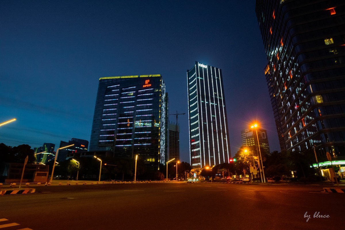 附近的夜景图片