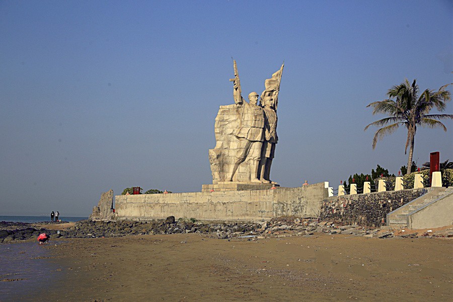 08《不老松：忆海南游记》海南临髙解放公园海中棧桥！