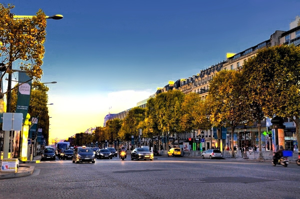 夕阳下的凯旋门