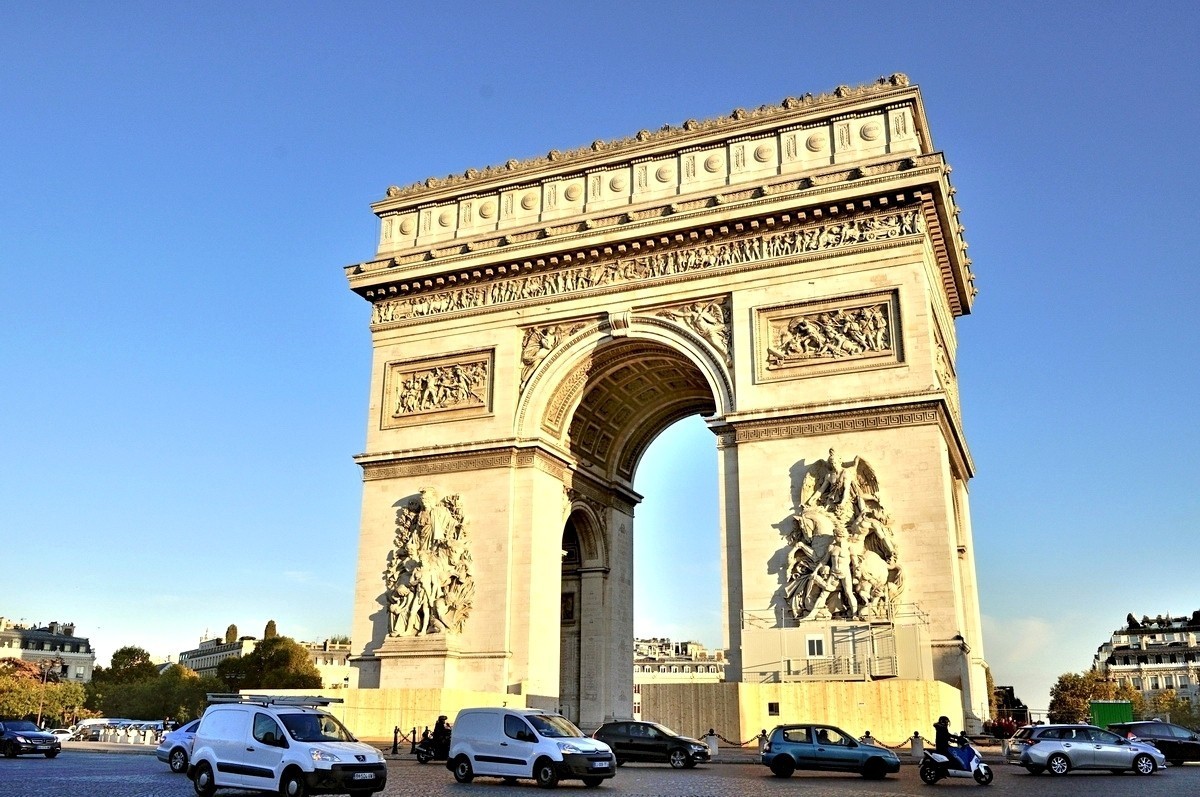 夕阳下的凯旋门