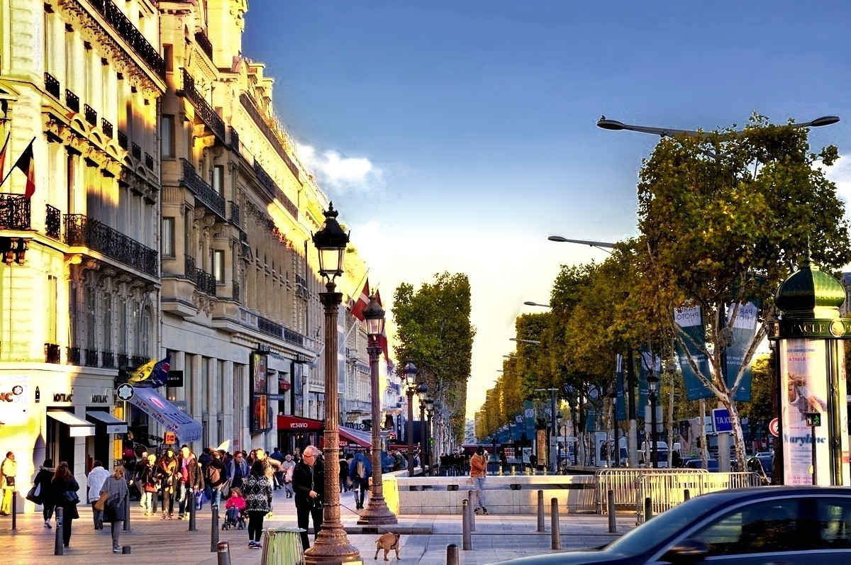 夕阳下的凯旋门