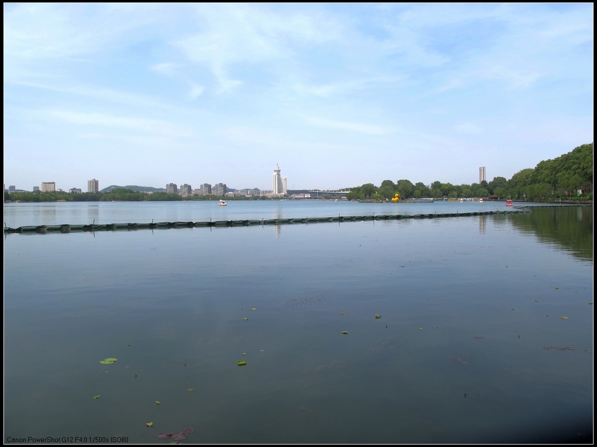 南京大报恩寺，鸡鸣寺，玄武湖。
