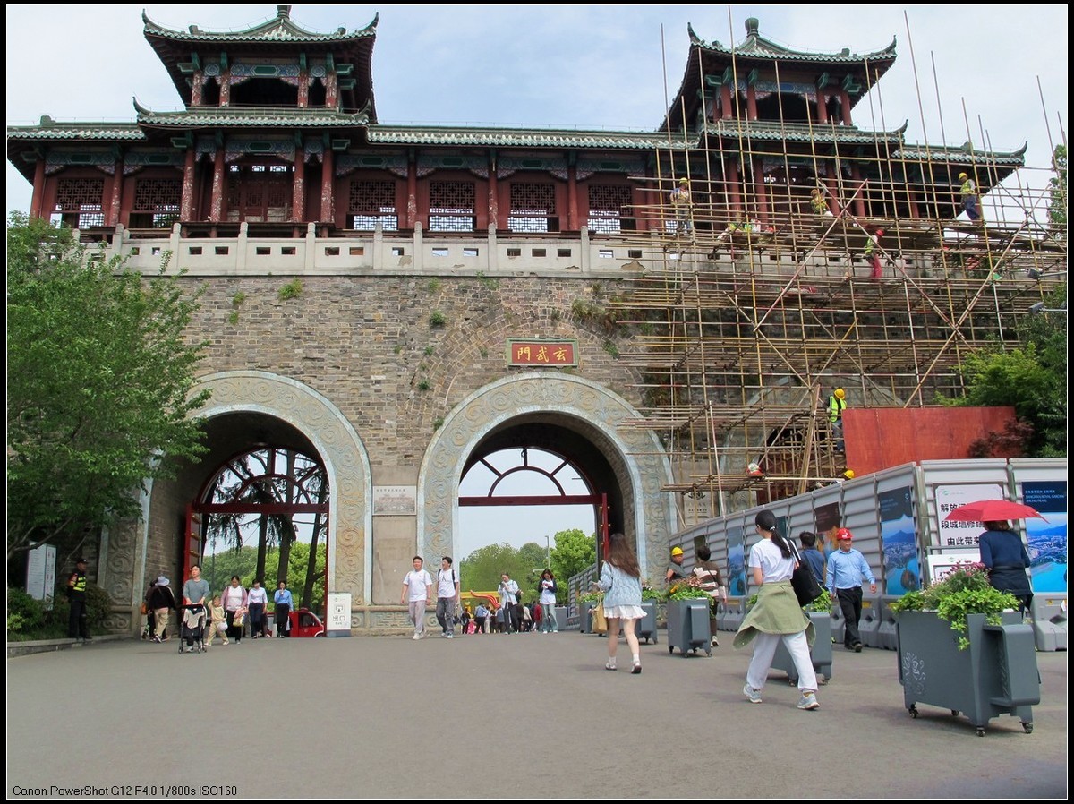 南京大报恩寺，鸡鸣寺，玄武湖。