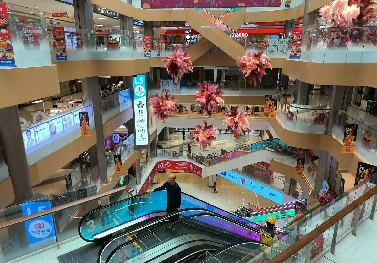 天气热，逛商场。