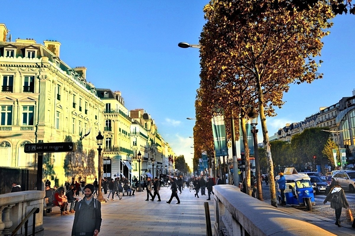 夕阳下的凯旋门