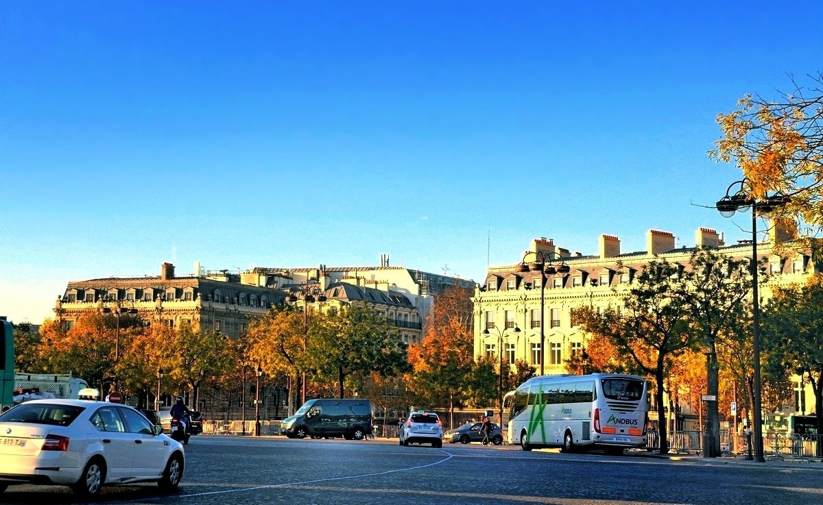 夕阳下的凯旋门