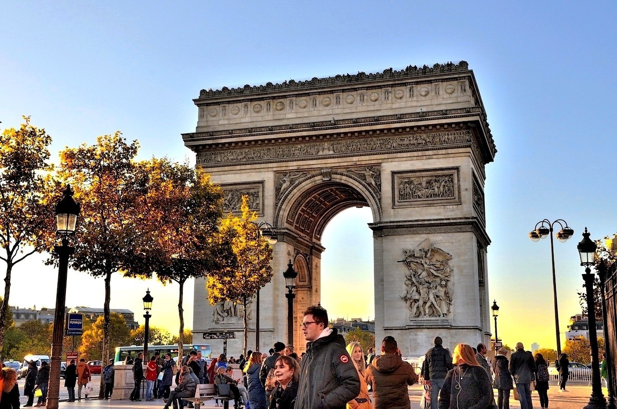 夕阳下的凯旋门