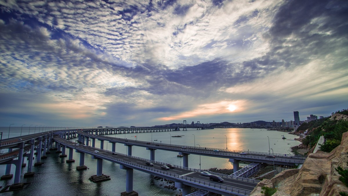 家乡的那片海------星海湾桥头的鱼鳞云