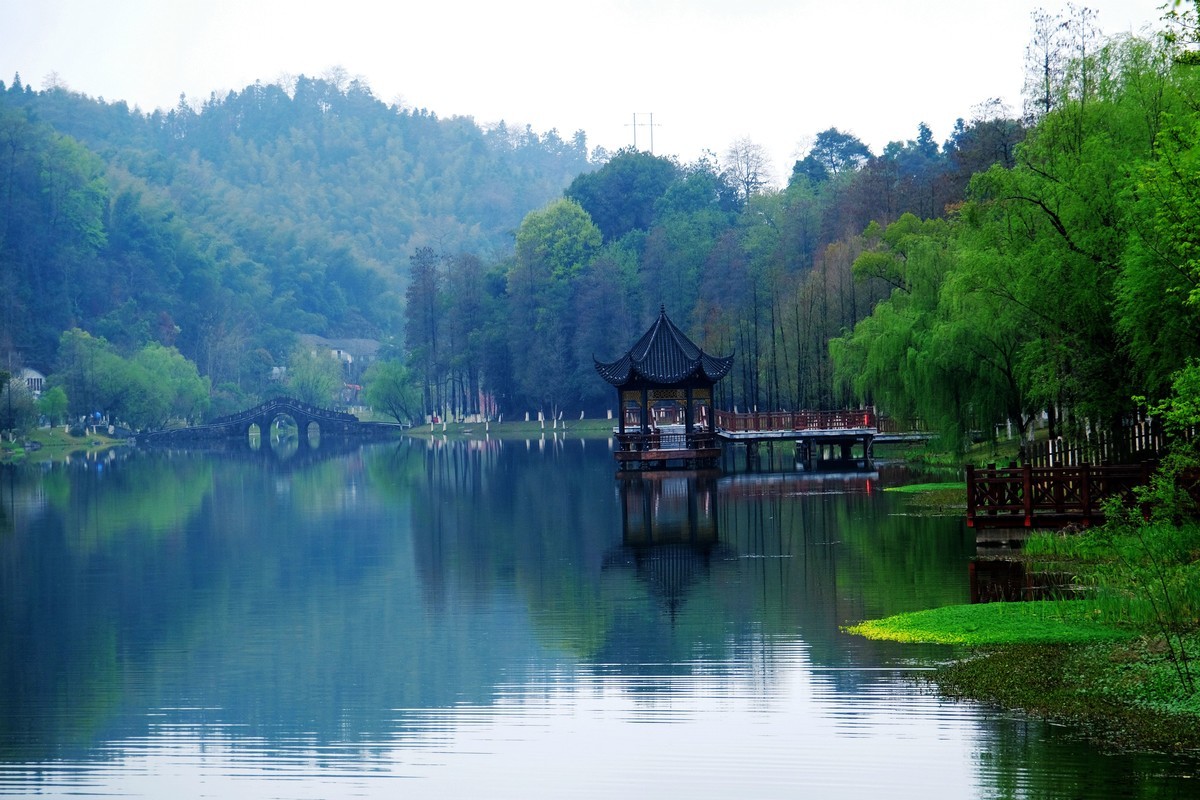游拍桃花园景色
