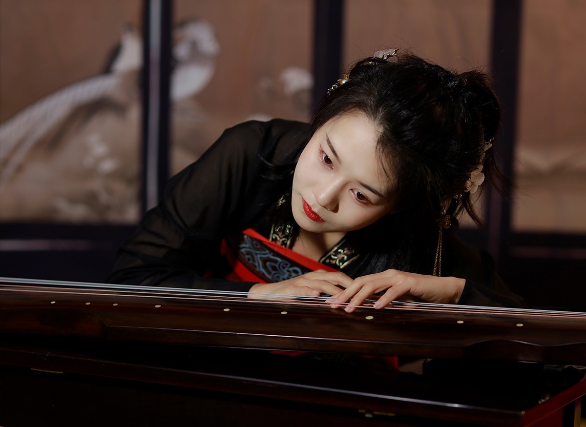 抚琴怀古。。。