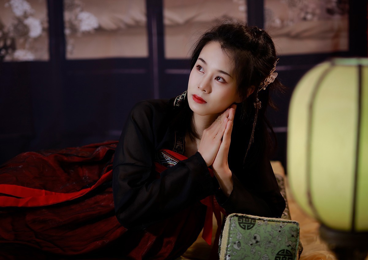 抚琴怀古。。。