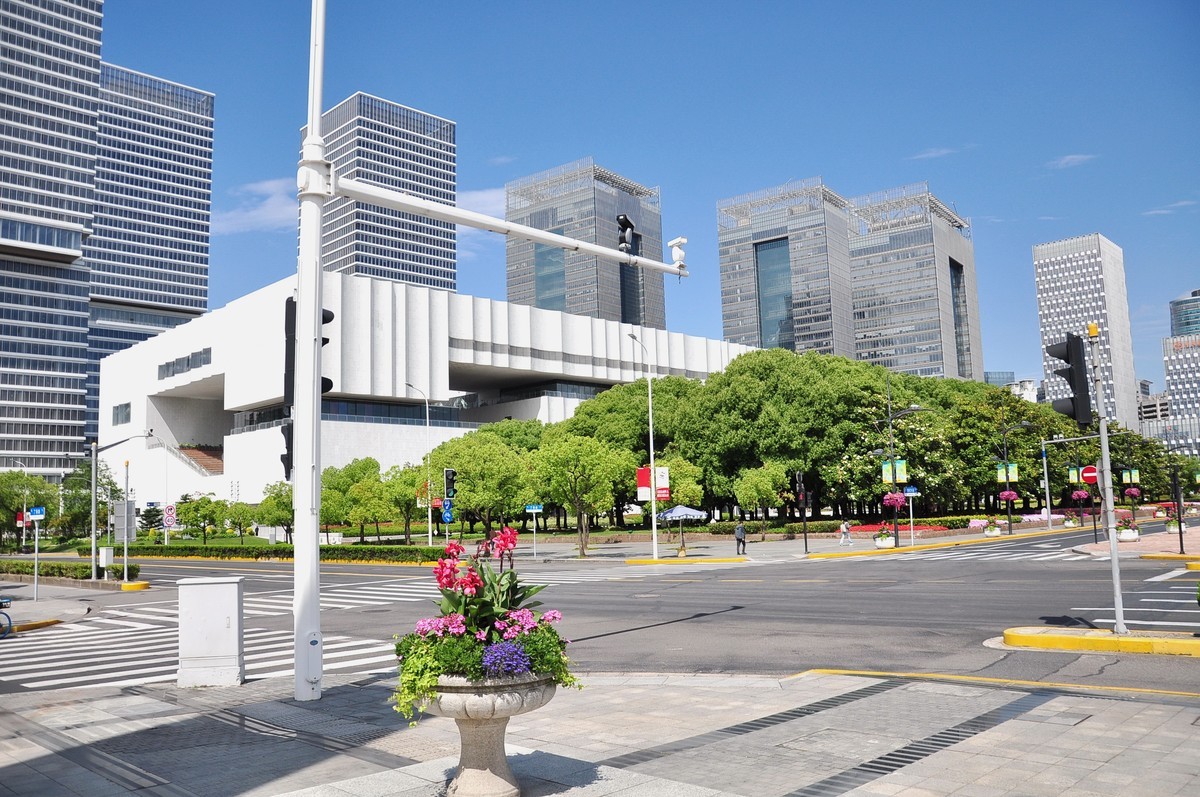 拿着相机继续扫街