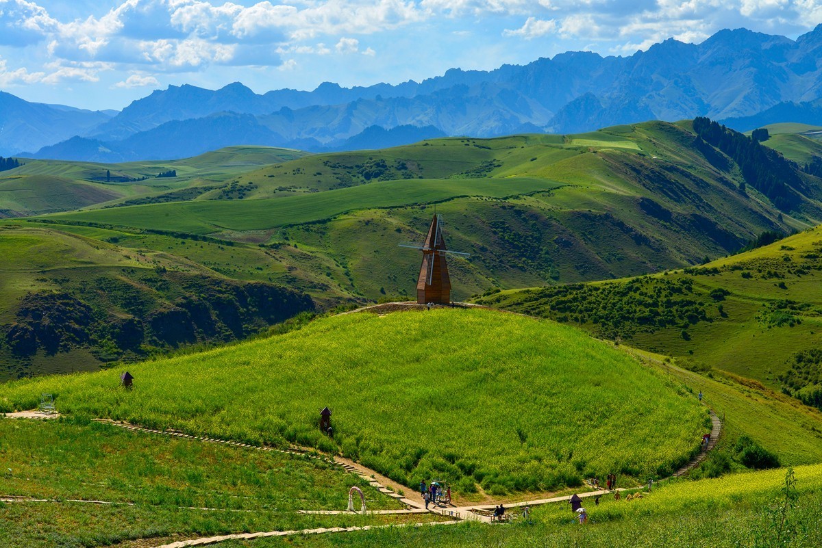 江布拉克（中）