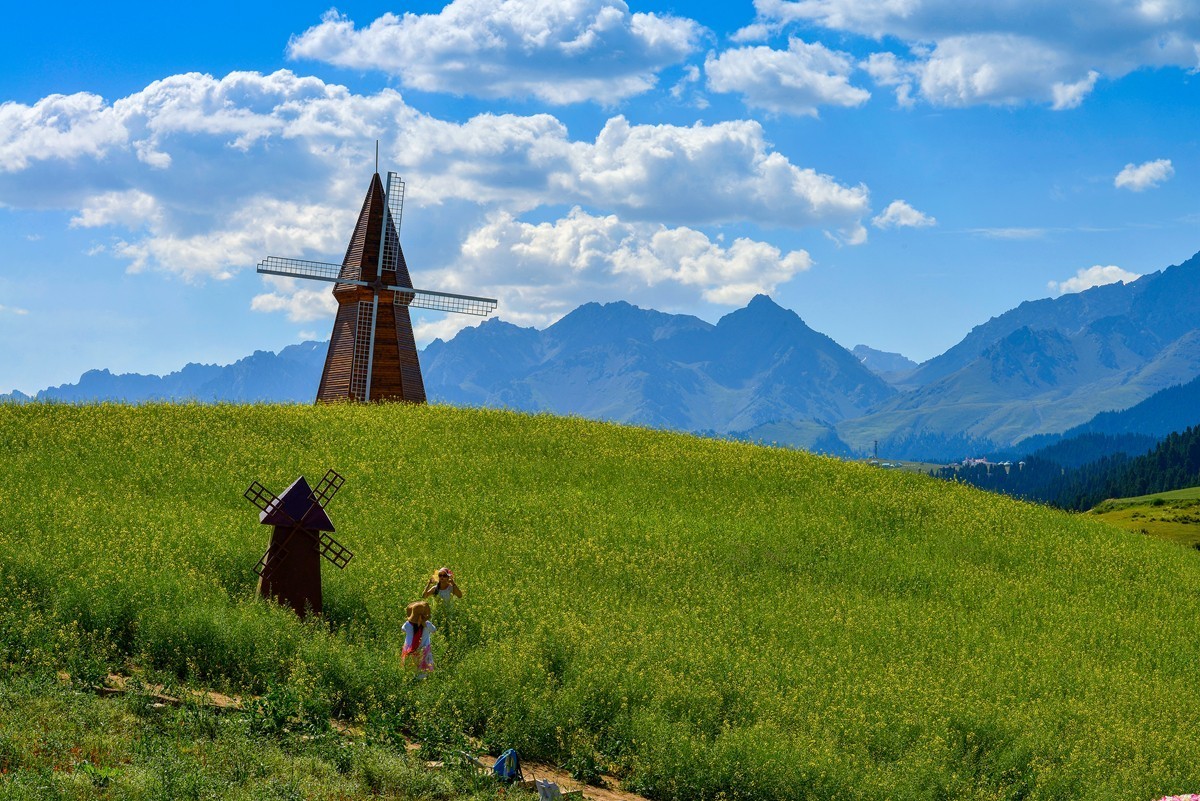 江布拉克（中）