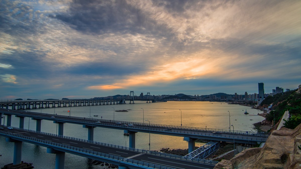 家乡的那片海------星海湾桥头的鱼鳞云