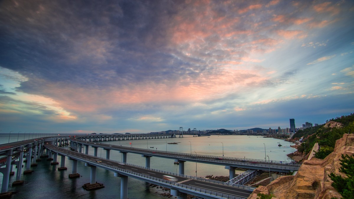 家乡的那片海------星海湾桥头的鱼鳞云