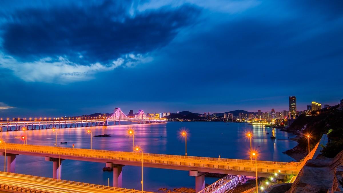 家乡的那片海------星海湾桥头的鱼鳞云