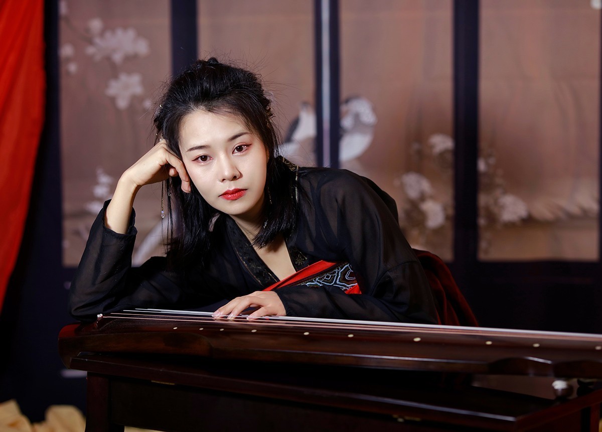 抚琴怀古。。。