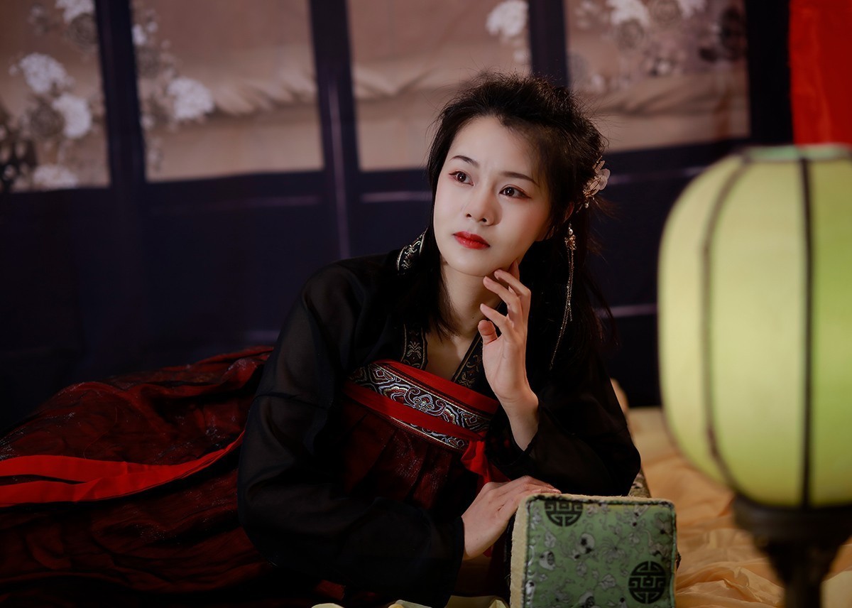 抚琴怀古。。。