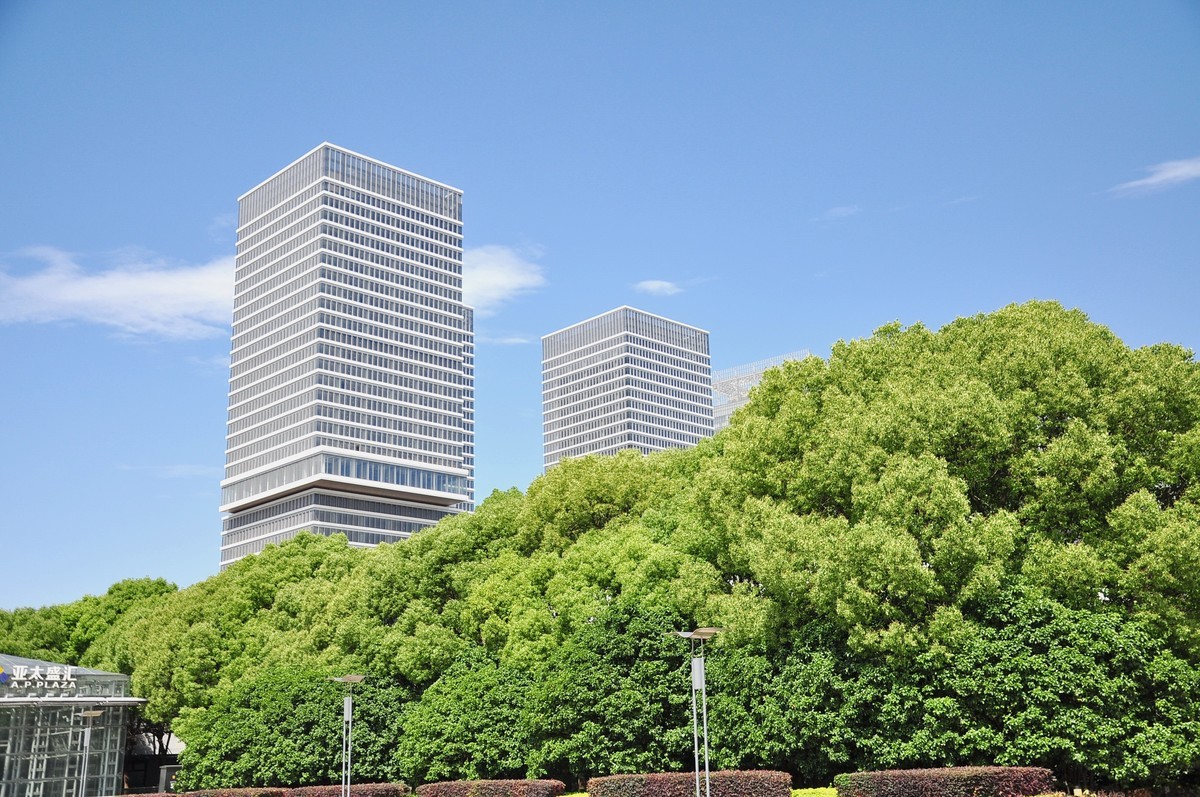 拿着相机继续扫街