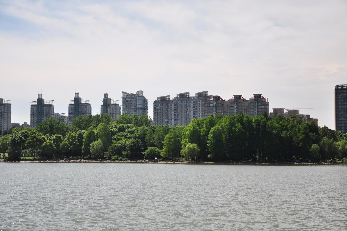 拿着相机继续扫街