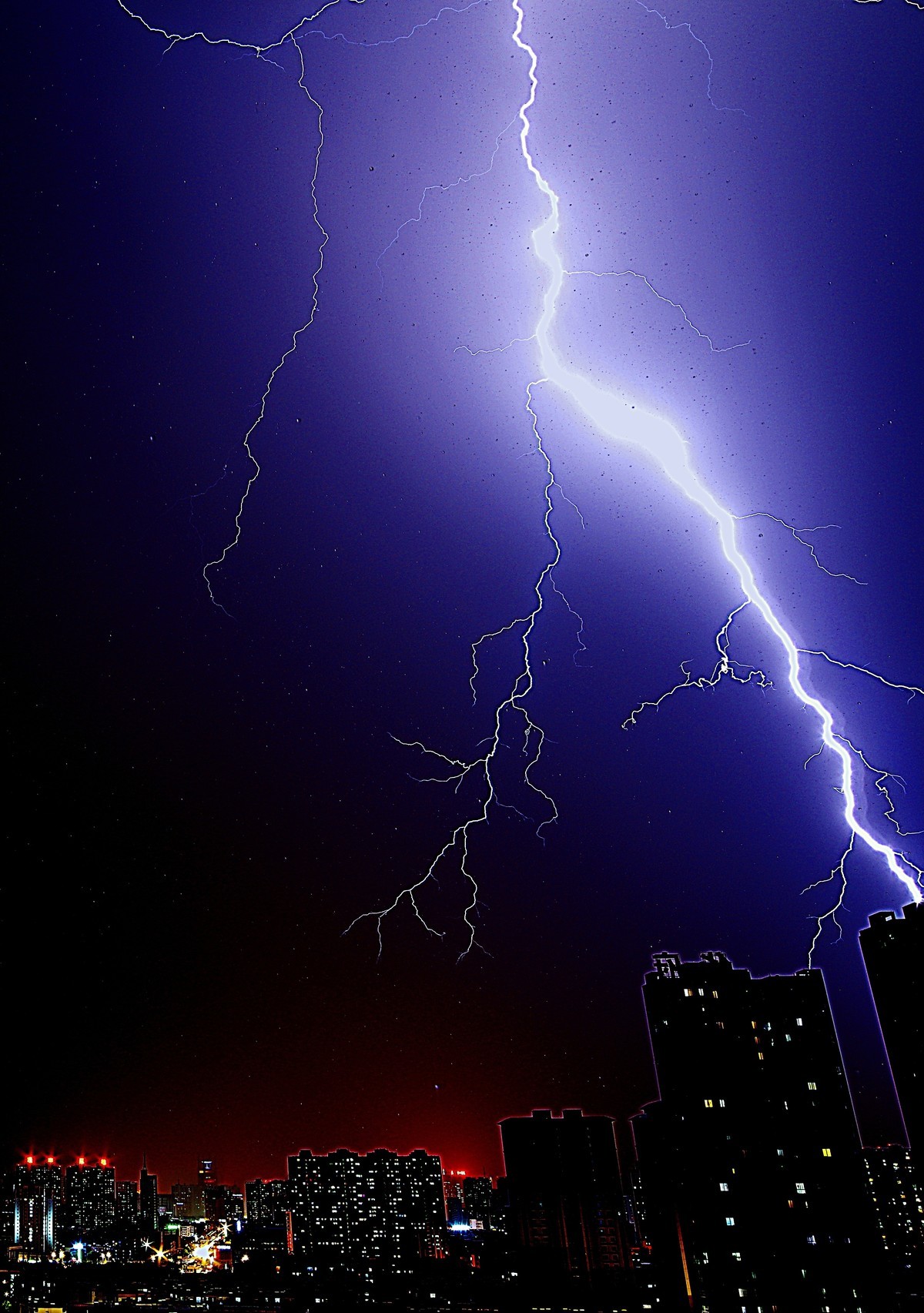 难得一见的电闪雷鸣