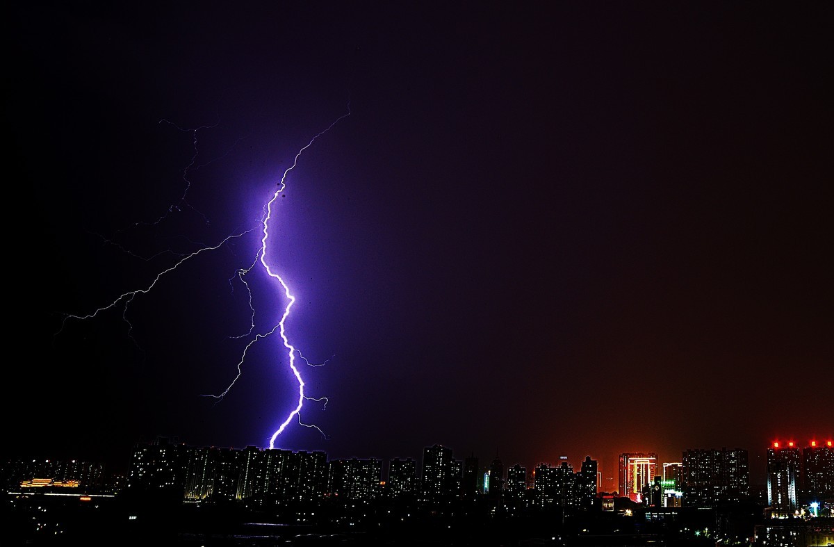 难得一见的电闪雷鸣