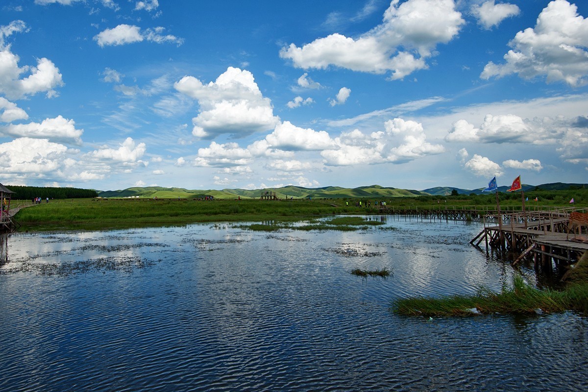 蓝蓝的天空白云飘