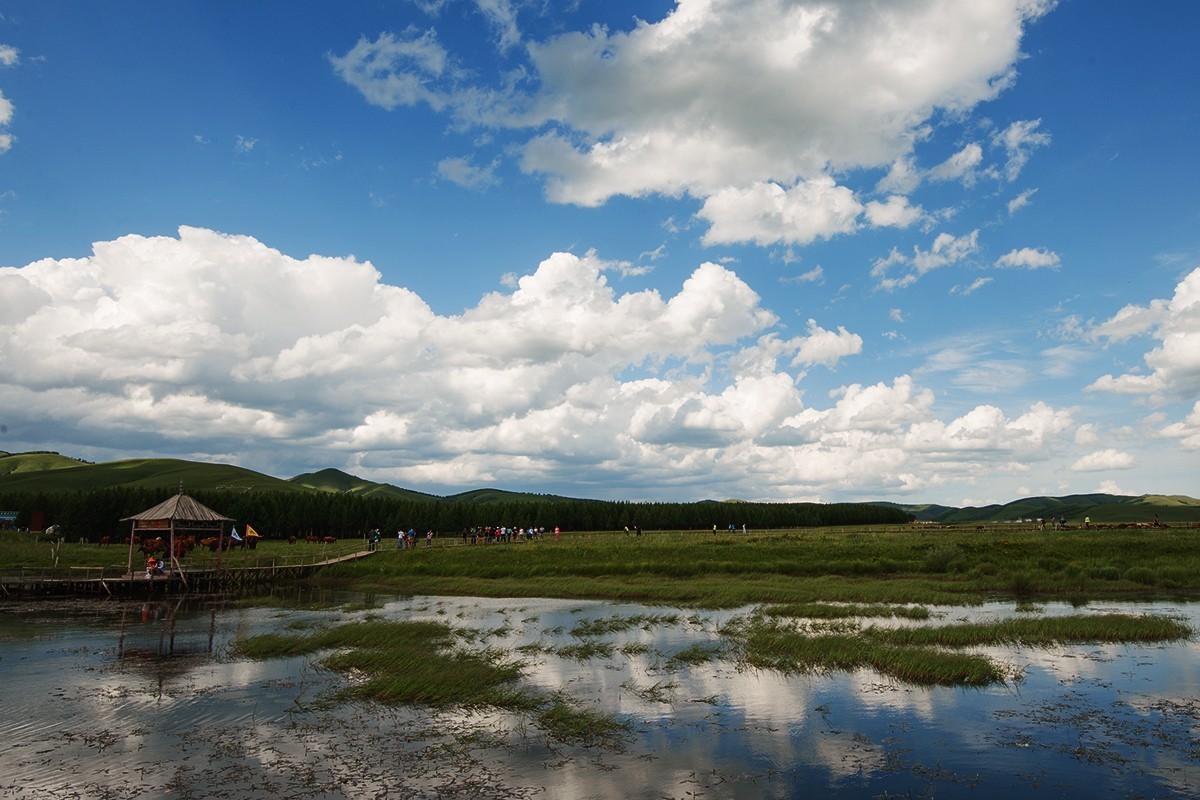 蓝蓝的天空白云飘