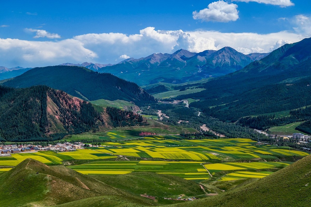 行走在祁连山间