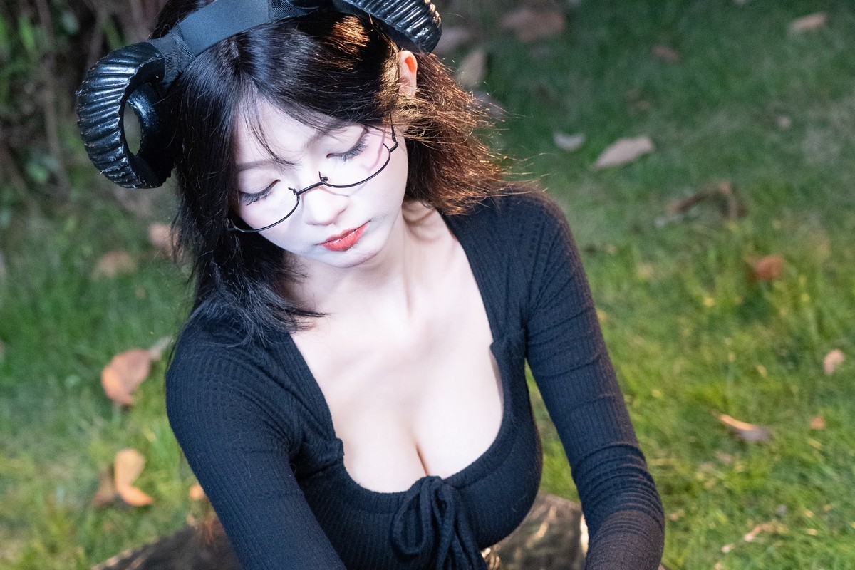 【紧身衣眼镜魅魔】-A4腰也太细了