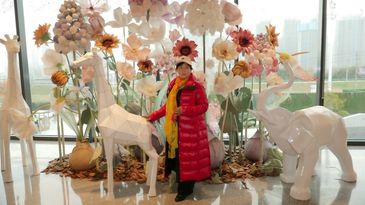 室内环境人像---汉江边云赫宾馆休闲的美女！