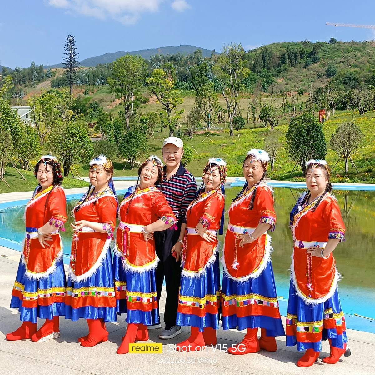 阳宗海民族服装表现