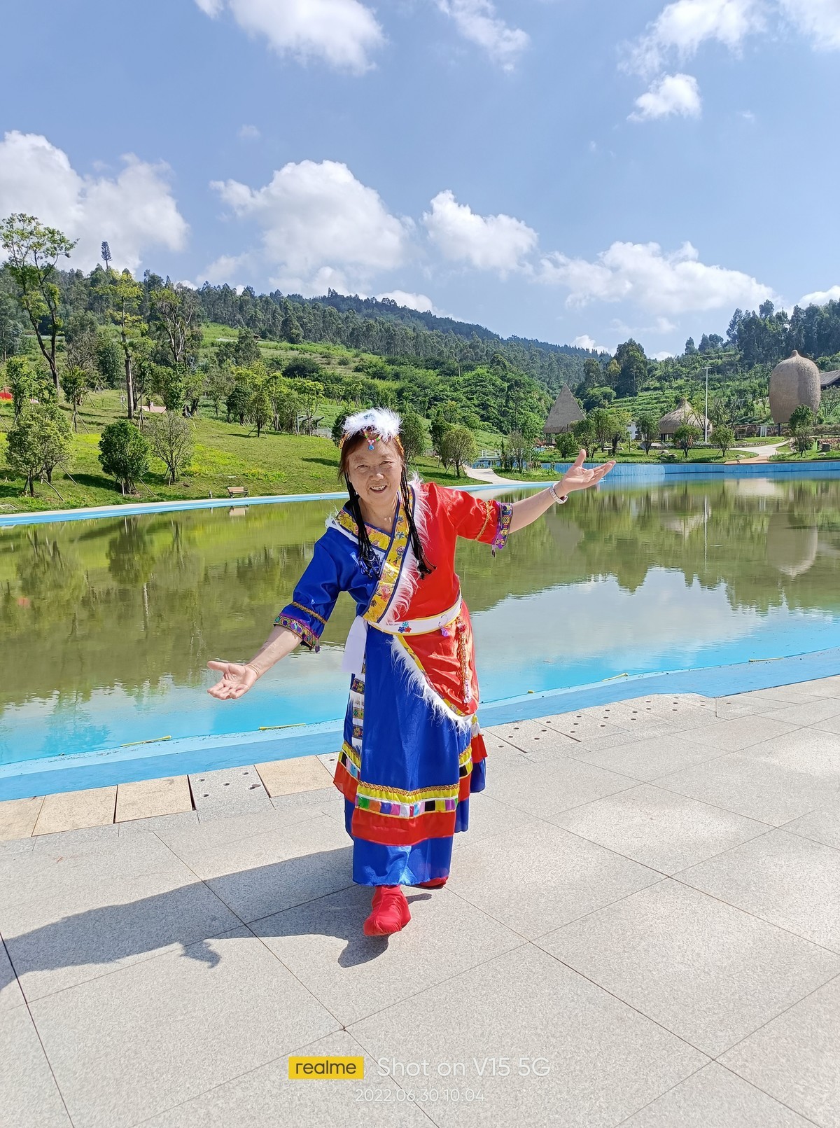 阳宗海民族服装表现