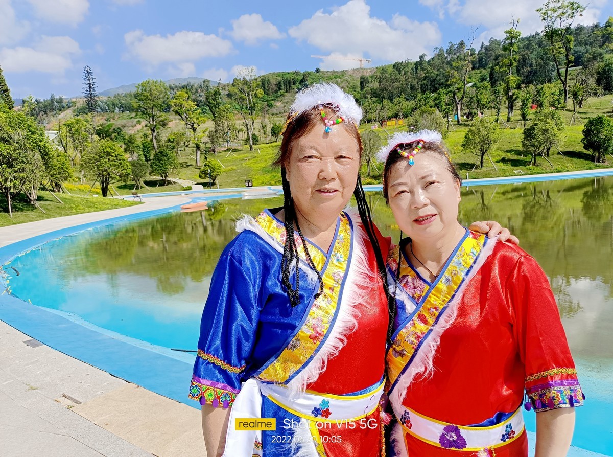 阳宗海民族服装表现