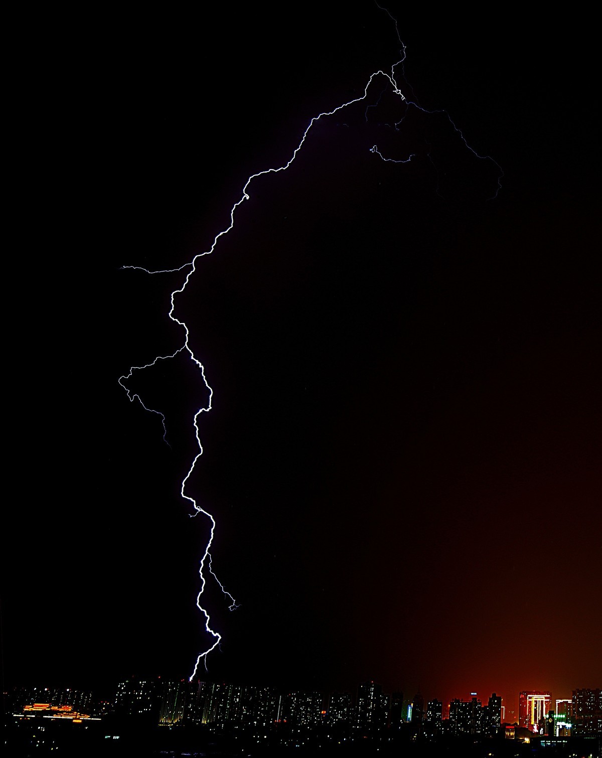 难得一见的电闪雷鸣