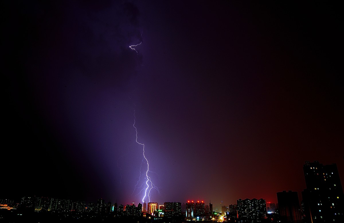 难得一见的电闪雷鸣