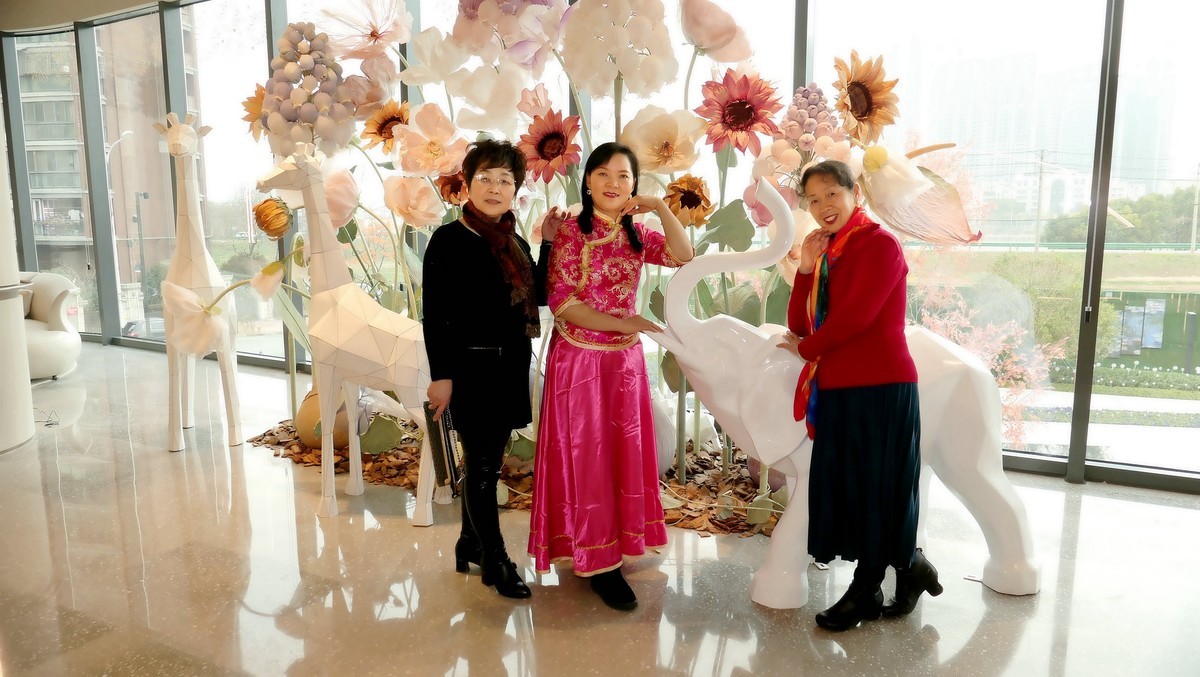 室内环境人像---汉江边云赫宾馆休闲的美女！