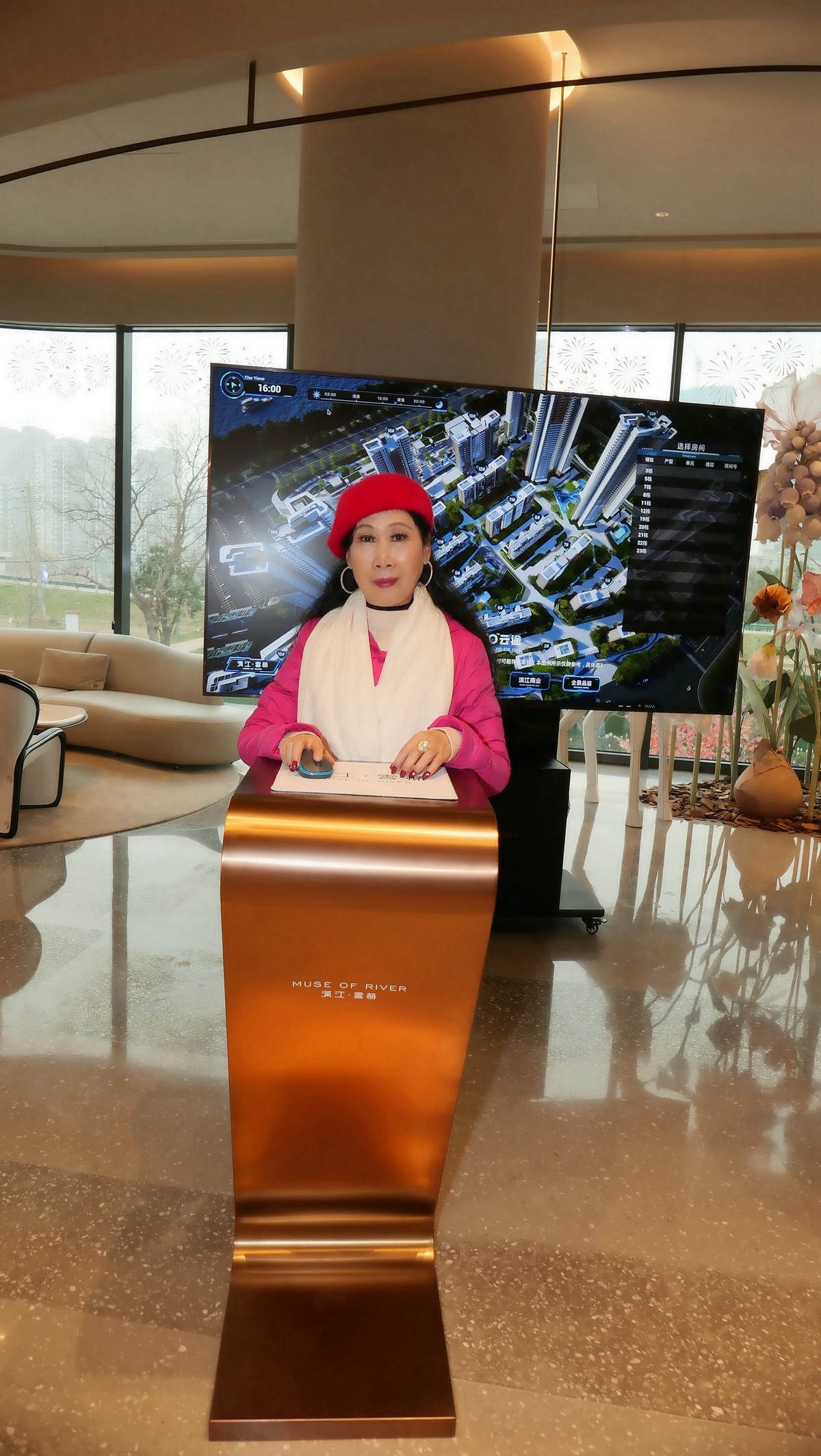室内环境人像---汉江边云赫宾馆休闲的美女！