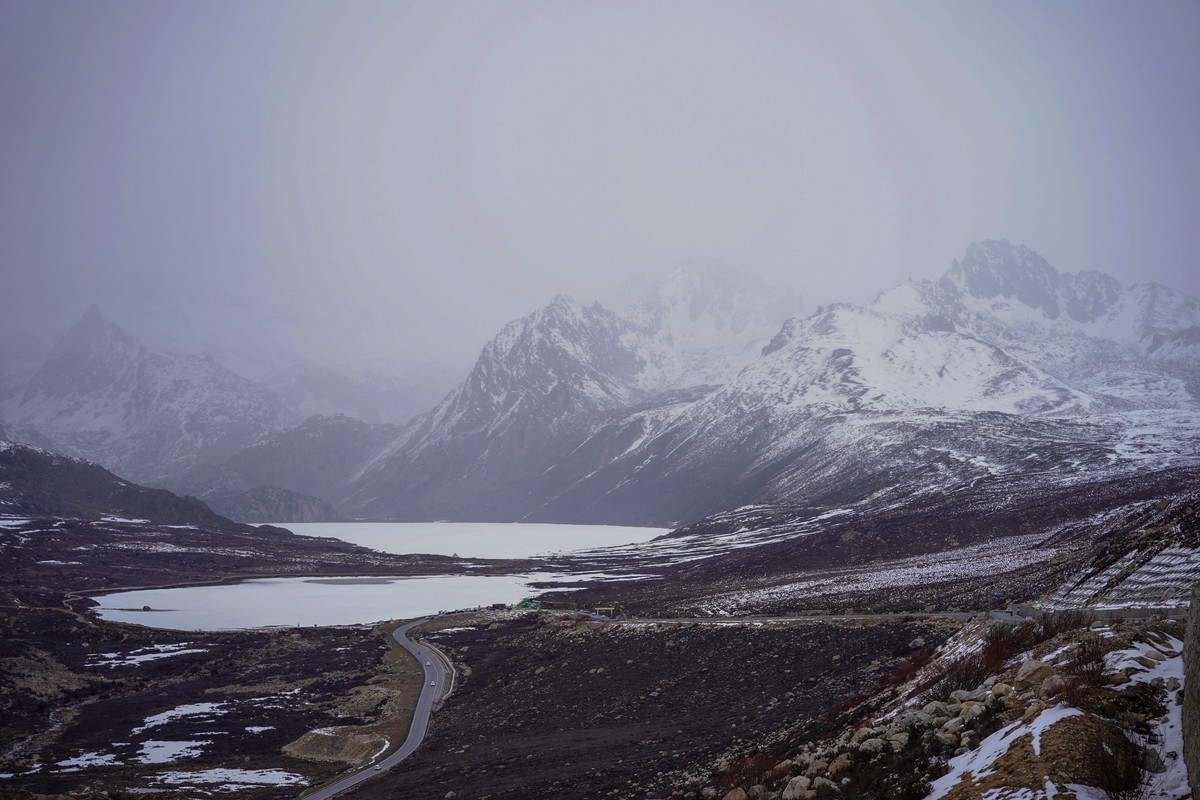 巴塘姊妹湖湿地五月飘雪