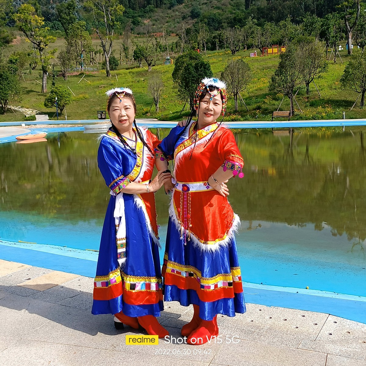 阳宗海民族服装表现