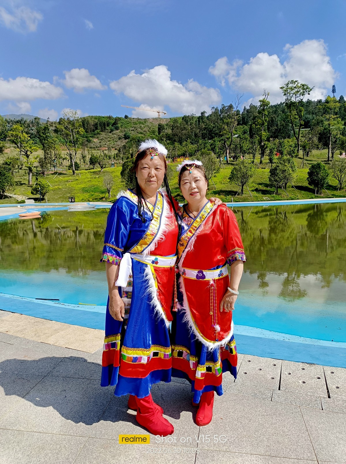 阳宗海民族服装表现