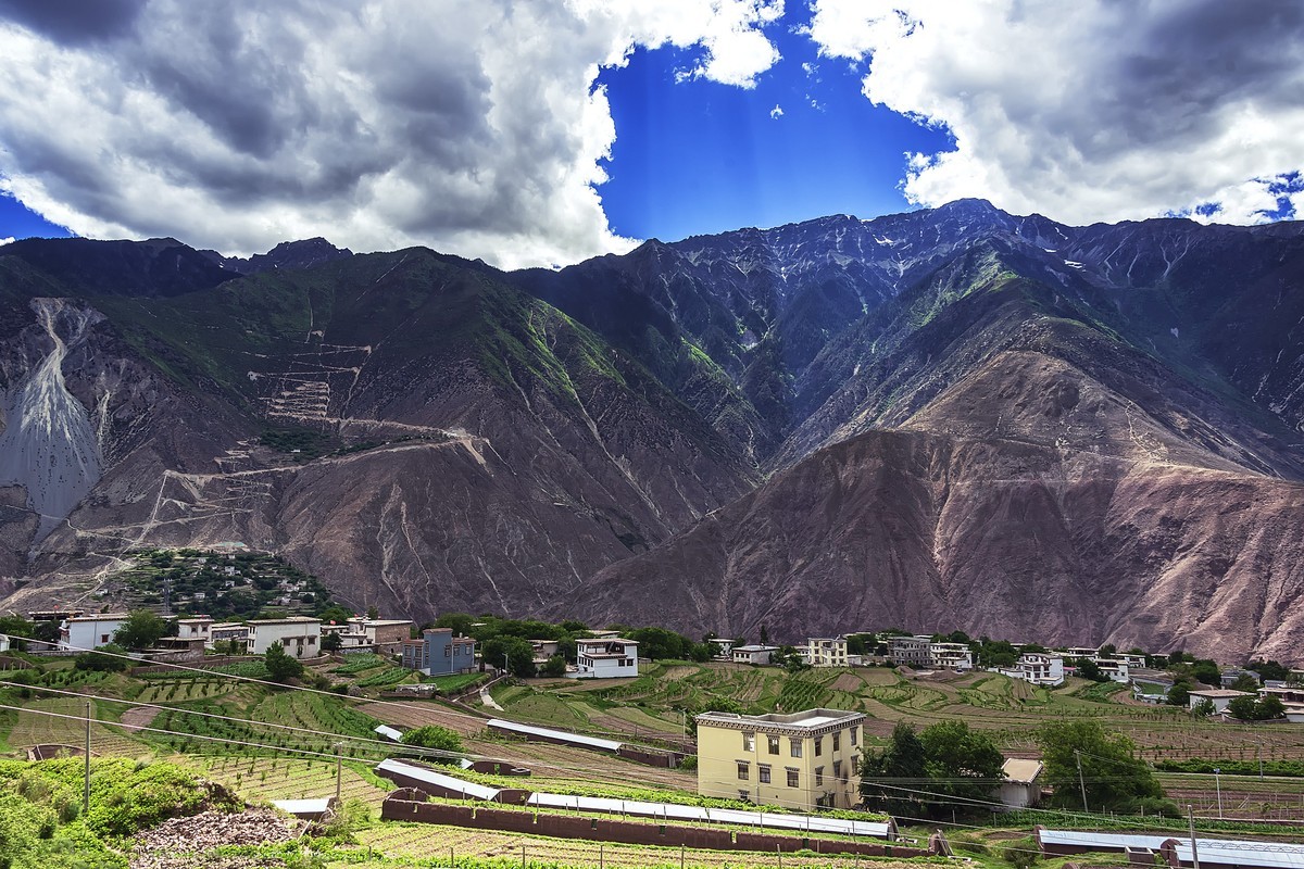 2019 . 06 . 离藏返川 · 路拍芒康景